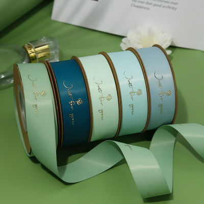 Ribbon Satin Polyeater Cetak Folium Emas yang Disesuaikan untuk Kemasan Hadiah