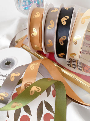 16mm Heart Pattern Gold Foil Printed Ribbon Untuk Pengemasan Hadiah Dan Dekorasi